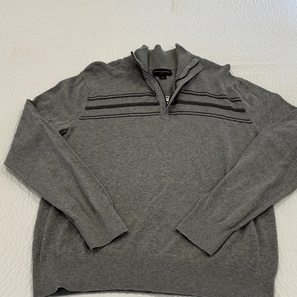 Banana Republic Gray Zip-Up Sweater with Black Accents men’s size medium‎